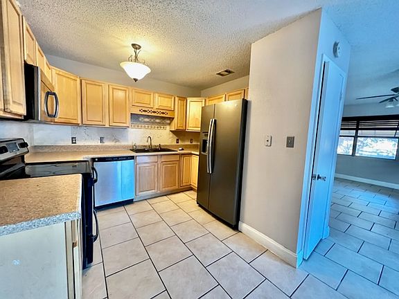 3rd image of 204 Bent Arrow Dr #1