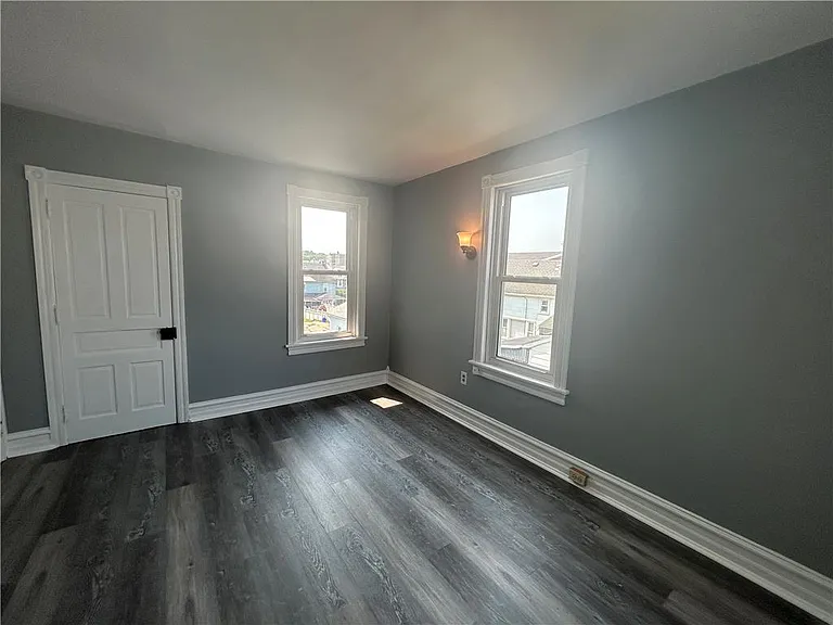 1724 Washington Ave — Photo 12