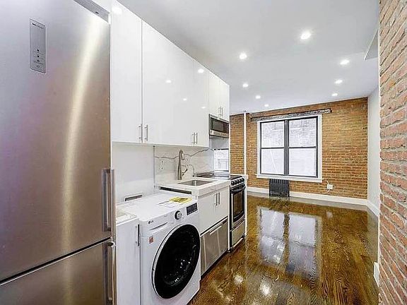 4th image of 150 E 2nd St #4N