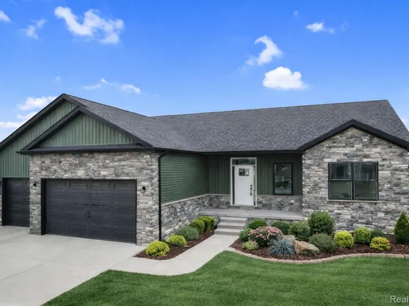 7246 Geraldine Cir, Swartz Creek, MI 48473