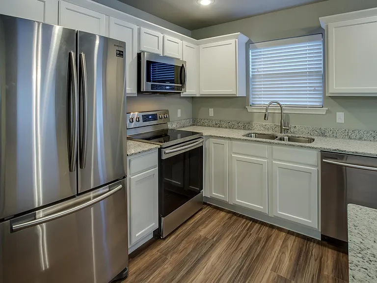 2818 W Auburn Dr — Photo 8