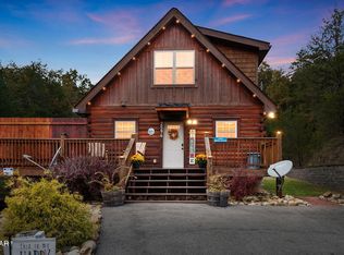 2594 Windfall Estates Dr, Pigeon Forge, TN 37876