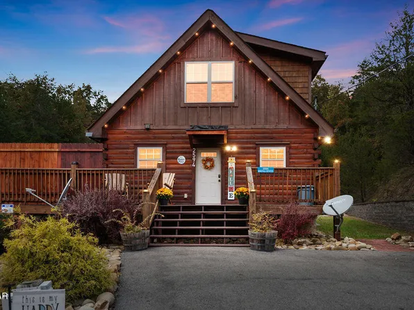 2594 Windfall Estates Dr, Pigeon Forge, TN 37876