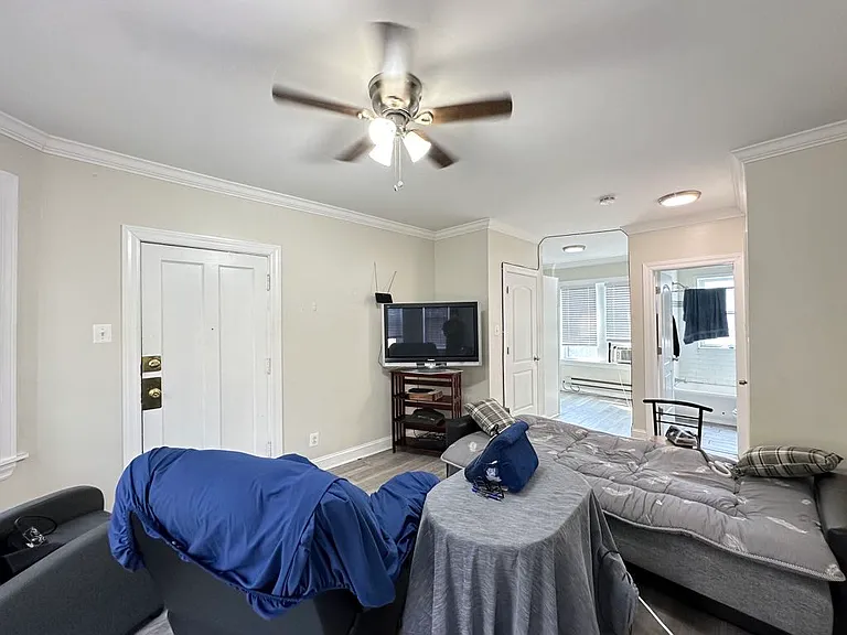 3817.5 N Greenview Ave #W3 — Photo 15