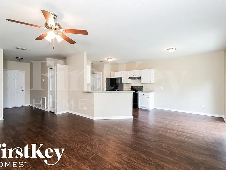 4220 S Cranberry Blvd — Photo 3