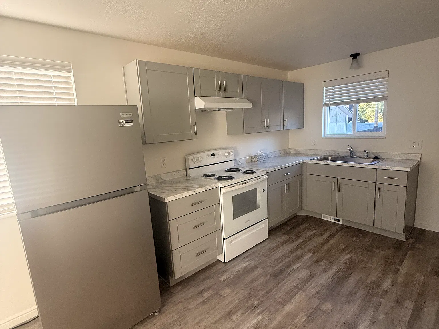 4 bed, 2.0 bath, 1600 sqft, $2,800 — Photo 4