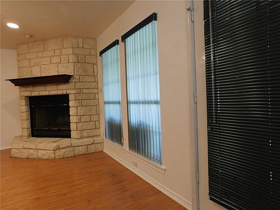 5th image of 6 Brookhollow Dr