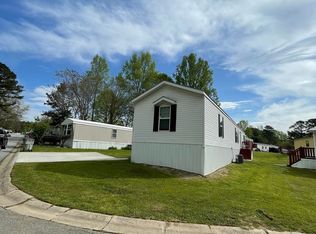390 Malibu Dr, Fayetteville, GA