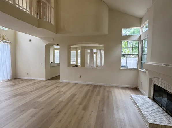 12 Comiso, Irvine, CA 92614