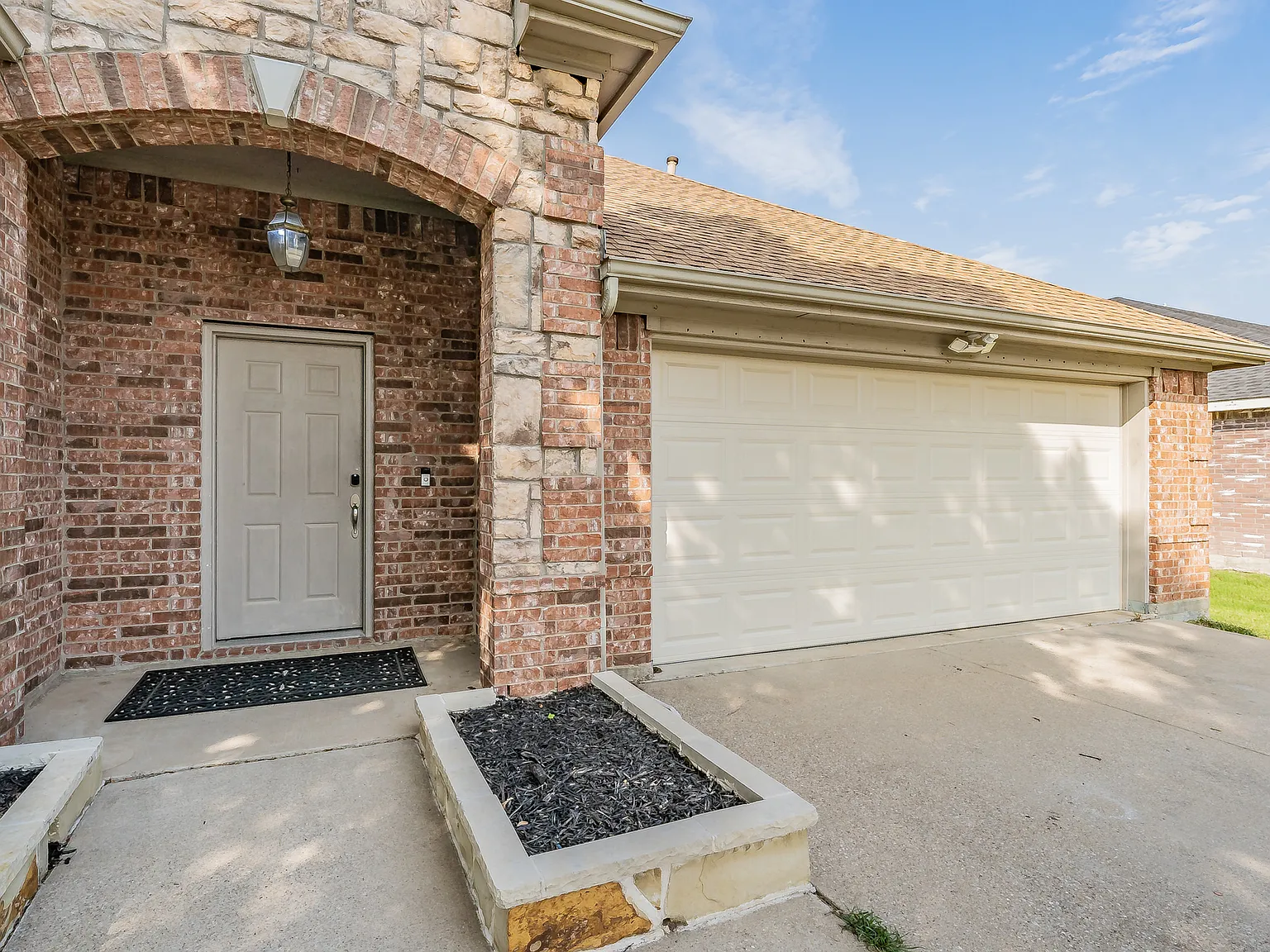 4 bed, 2609 sqft, $2,650 — Photo 3