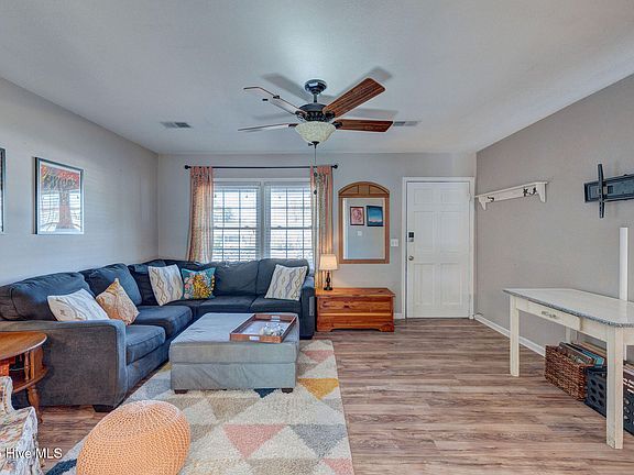 3rd image of 309 Ventura Drive