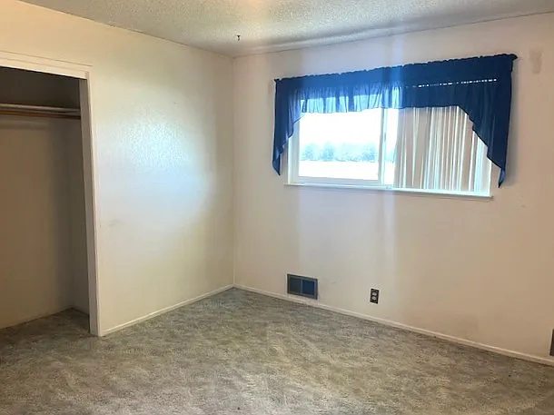 3 bed, 1715 sqft, $1,975 — Photo 3