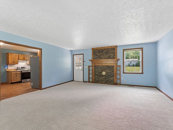 5th image of 8904 Pinewood Rd