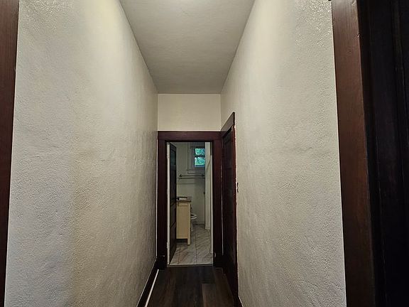 4th image of 389 Gilmore St #387