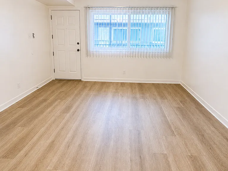 10112 Felton Ave — Photo 13