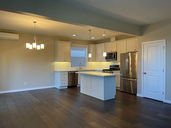 3rd image of 11165 NE Hawkeye Pl