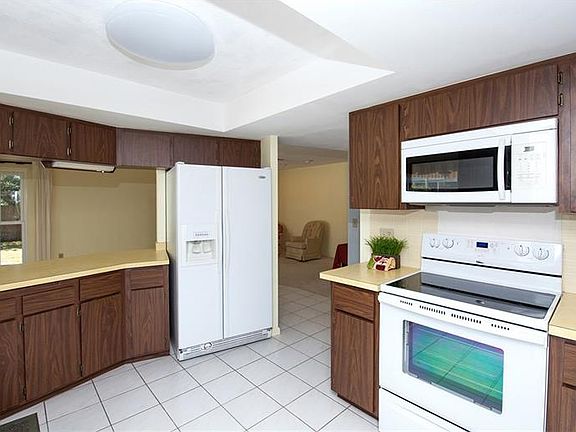 5th image of 104 Monet Dr