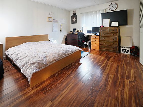4th image of 3856 S Parkway Dr APT 3B
