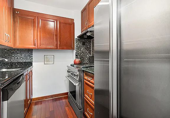 5th image of 220 E 57th St APT 5C