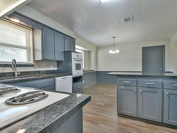 4th image of 7433 NW 6th St