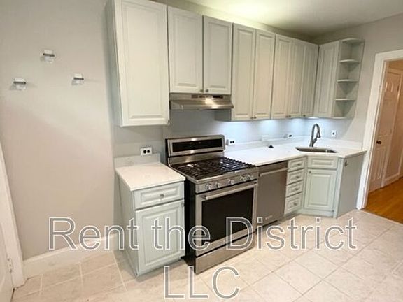 4th image of 525 5th St NE