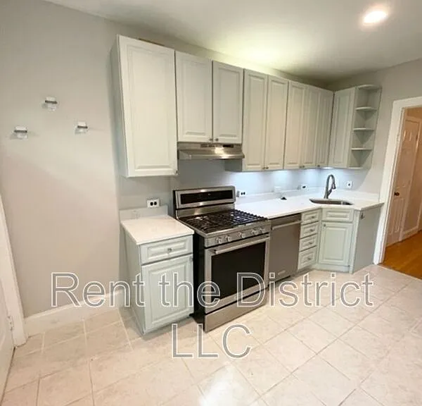 525 5th St NE — Photo 4