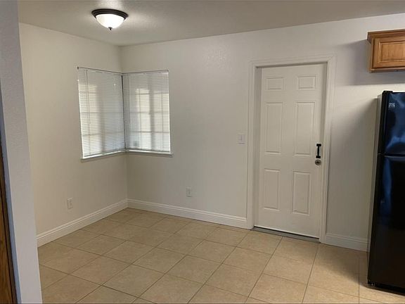3rd image of 3434 Estate Dr