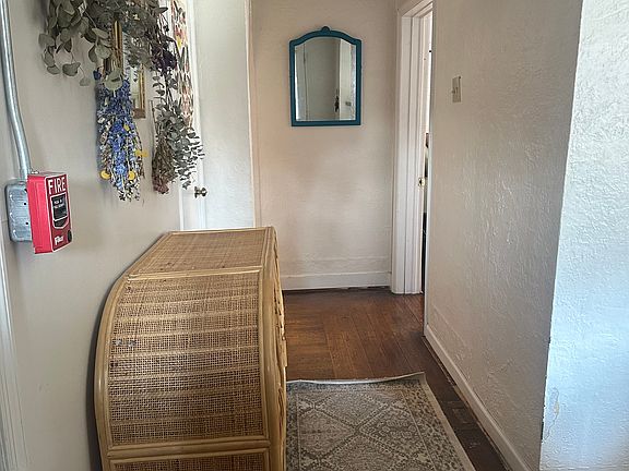 3rd image of 107 Morewood Ave Floor 1
