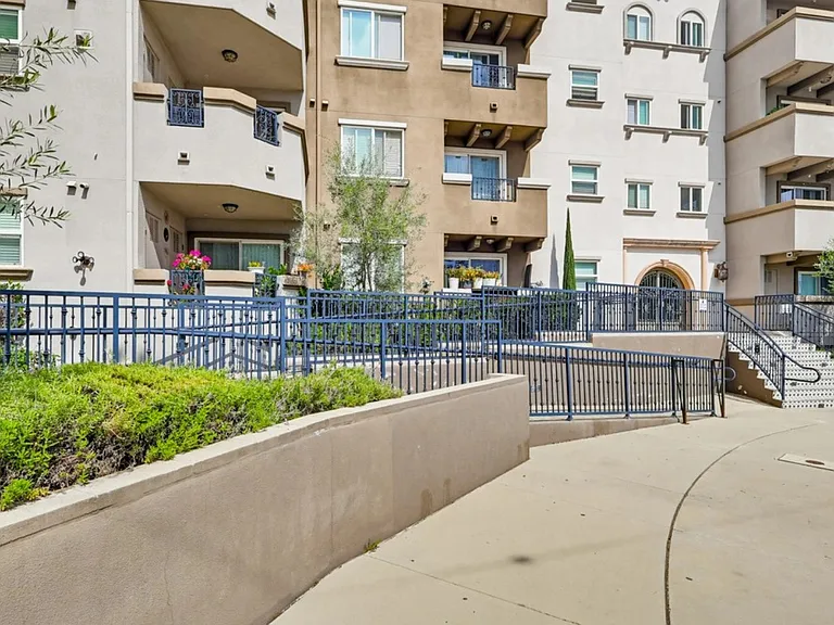 18425 Malden St #401 — Photo 7