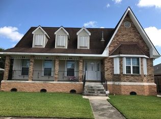 2909 Moss Ln, Violet, LA 70092