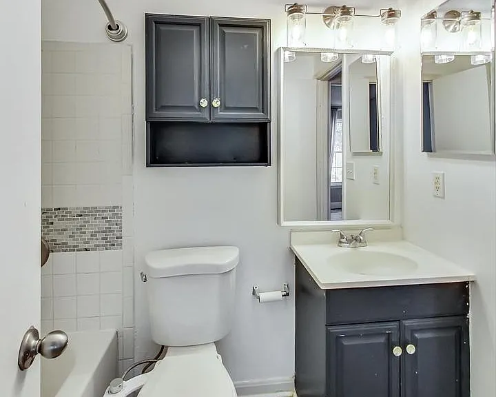 2268 Prince Of Wales Ct — Photo 15