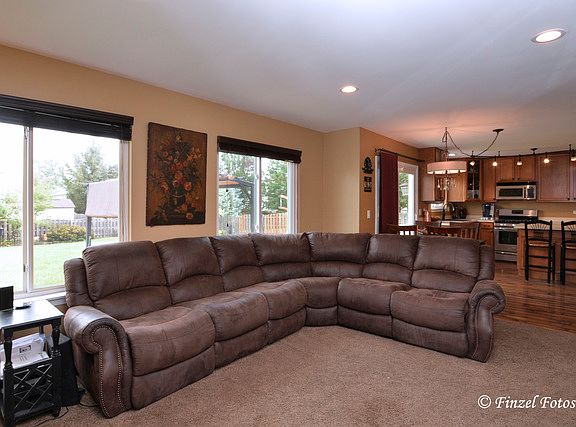 4th image of 3220 Banbury Ln