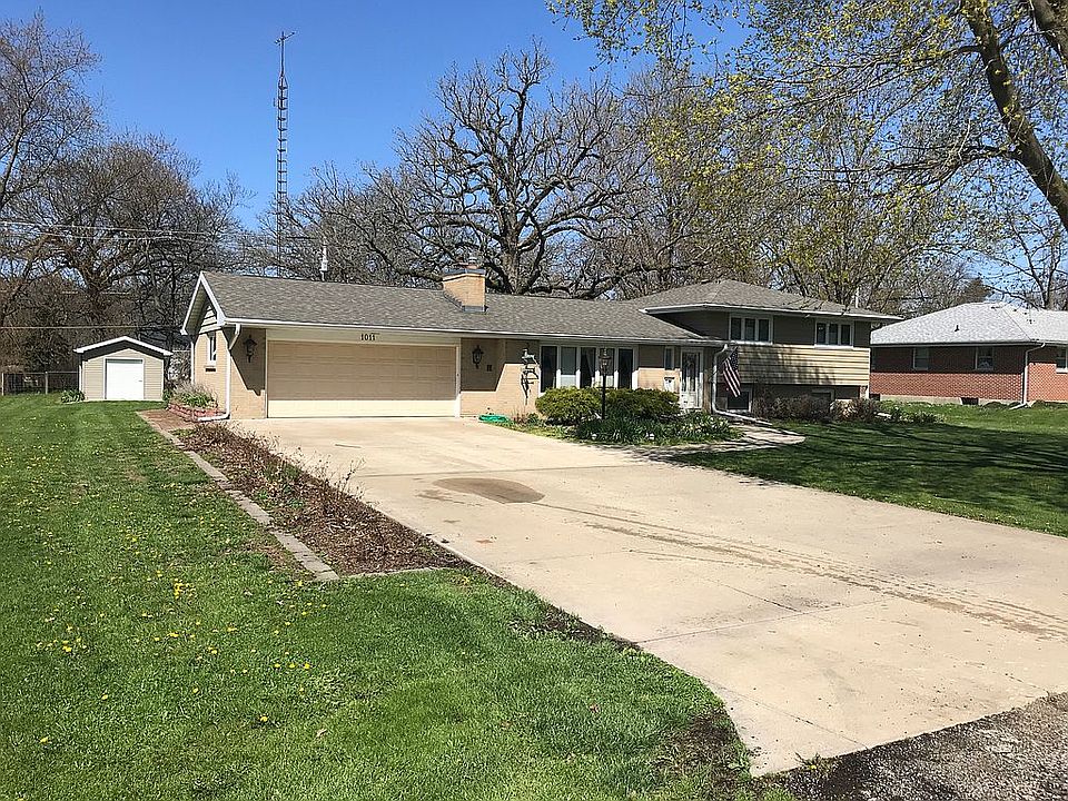 2nd image of 1011 Riverview Rd