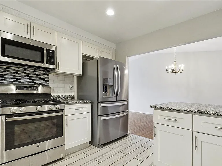 2678 Tremont St #1 — Photo 9