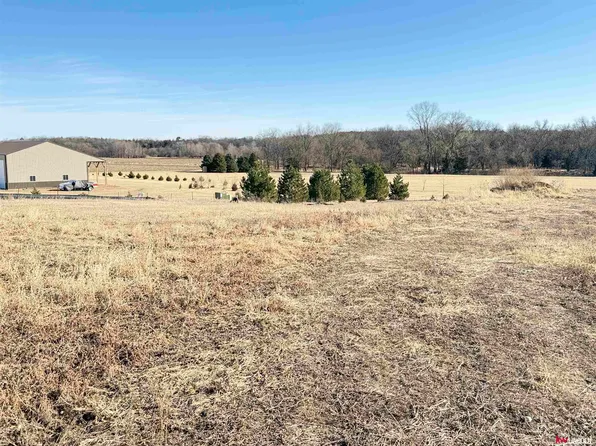 310 Cottonwood St, Bennet, NE 68317