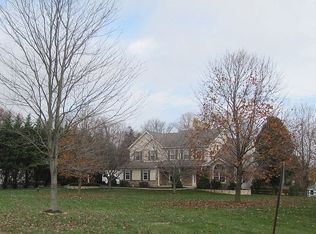 102 Lakewood Dr, Coatesville, PA 19320