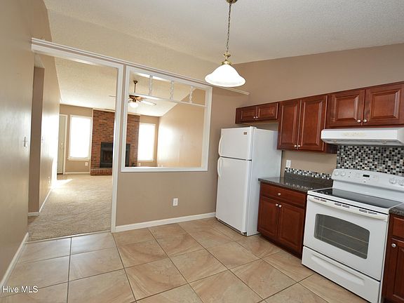 5th image of 1047 Spring Villa Dr