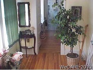 2nd image of 915 W Elm St