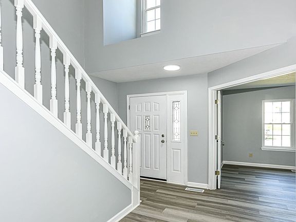 2nd image of 6384 Hillview Cir