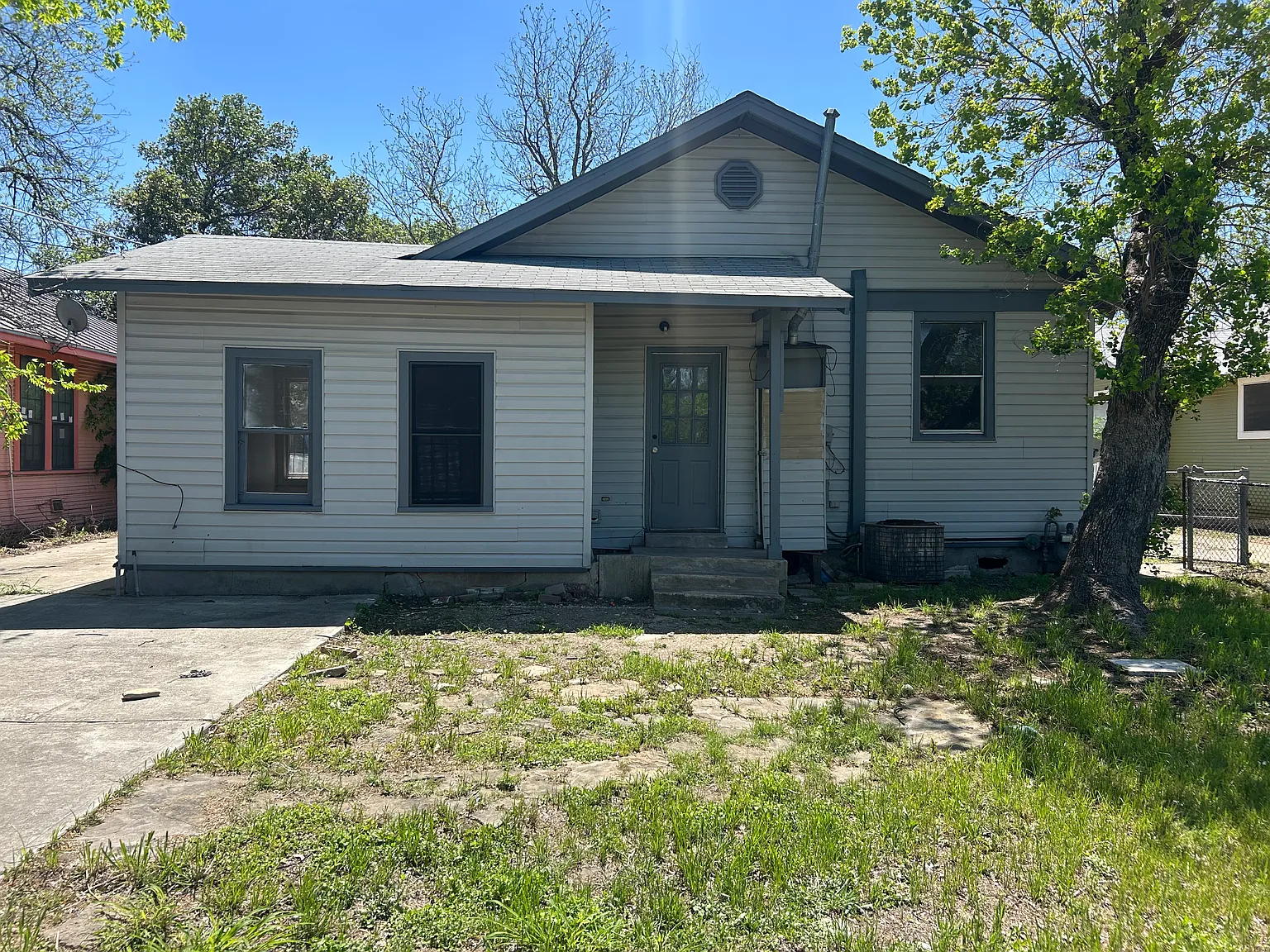 319 Kayton Ave — Photo 2