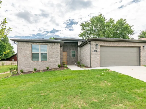 964 S Liberty Dr, Fayetteville, AR 72701
