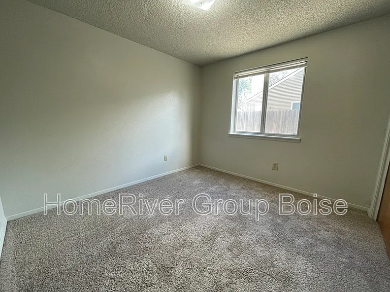 870 E Bergeson St — Photo 8