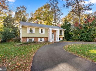 318 Cedar Ln, Annapolis, MD 21403