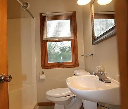 5th image of 818 Aldine St N #3