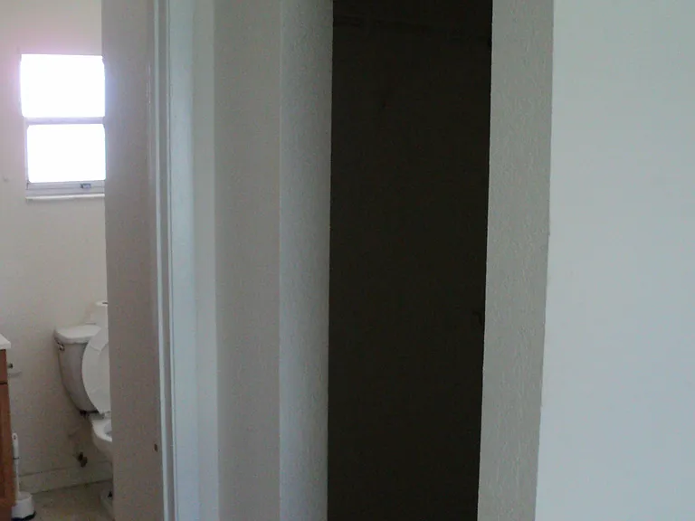 317 E Phoenix St — Photo 4