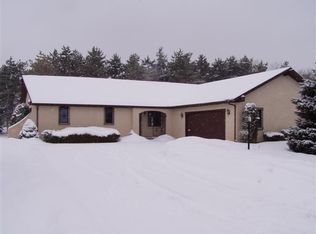 8325 Valley View Cir, Larsen, WI 54947