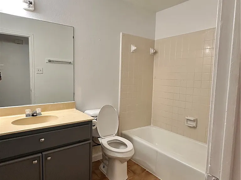 209 Orchard St — Photo 23