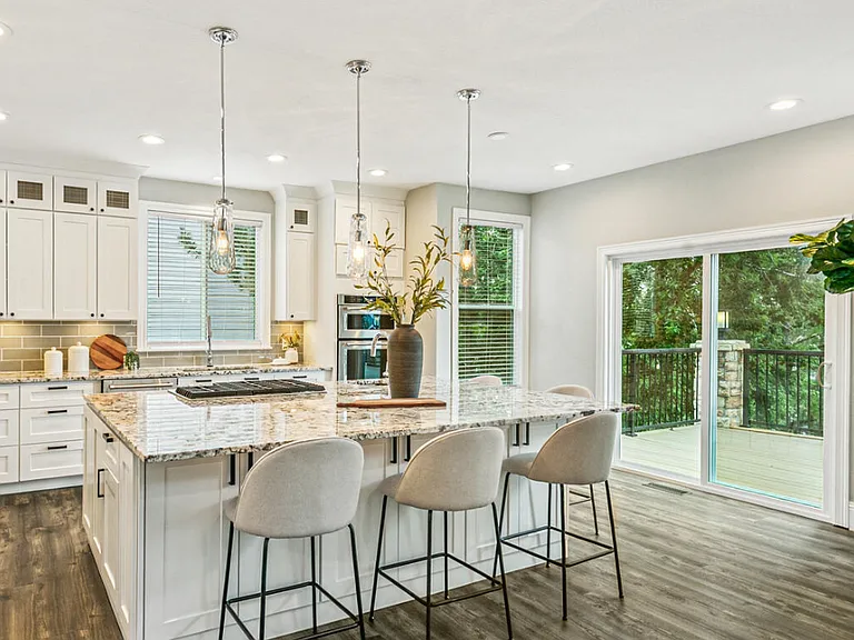 20214 E Lake Cir — Photo 10