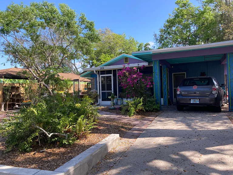 Houseshare entry is at the white door. Landlord-owner's apt is behind carport.