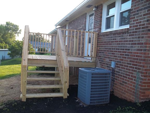 4th image of 208 Oak St